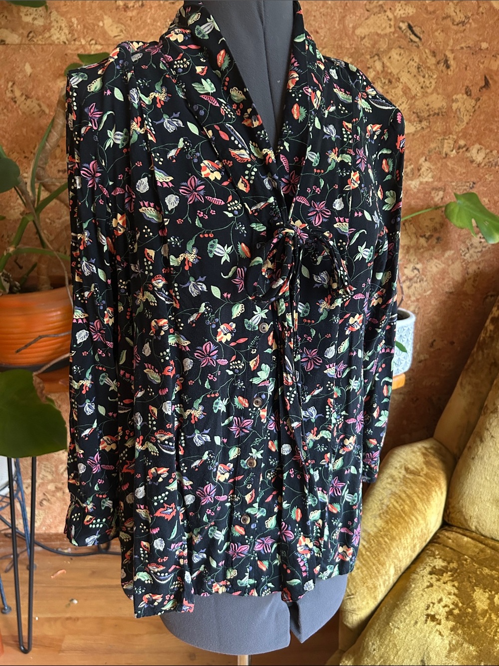 Anthropologie Black Floral Tie-Neck Button Down Blouse ✨EUC✨